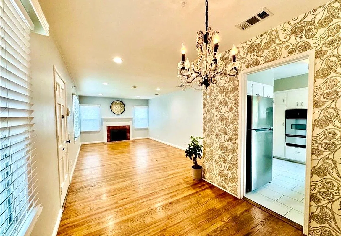 3 bed, 1.0 bath, 1014 sqft, $4,200 — Photo 3
