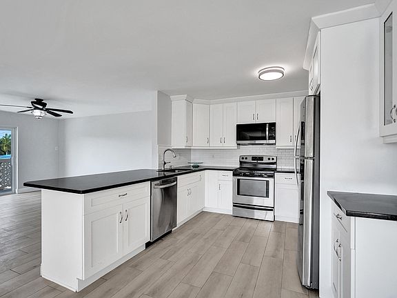 3rd image of 3220 Bayview Drive #315