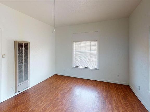 3rd image of 801 N Lancaster Ave #4