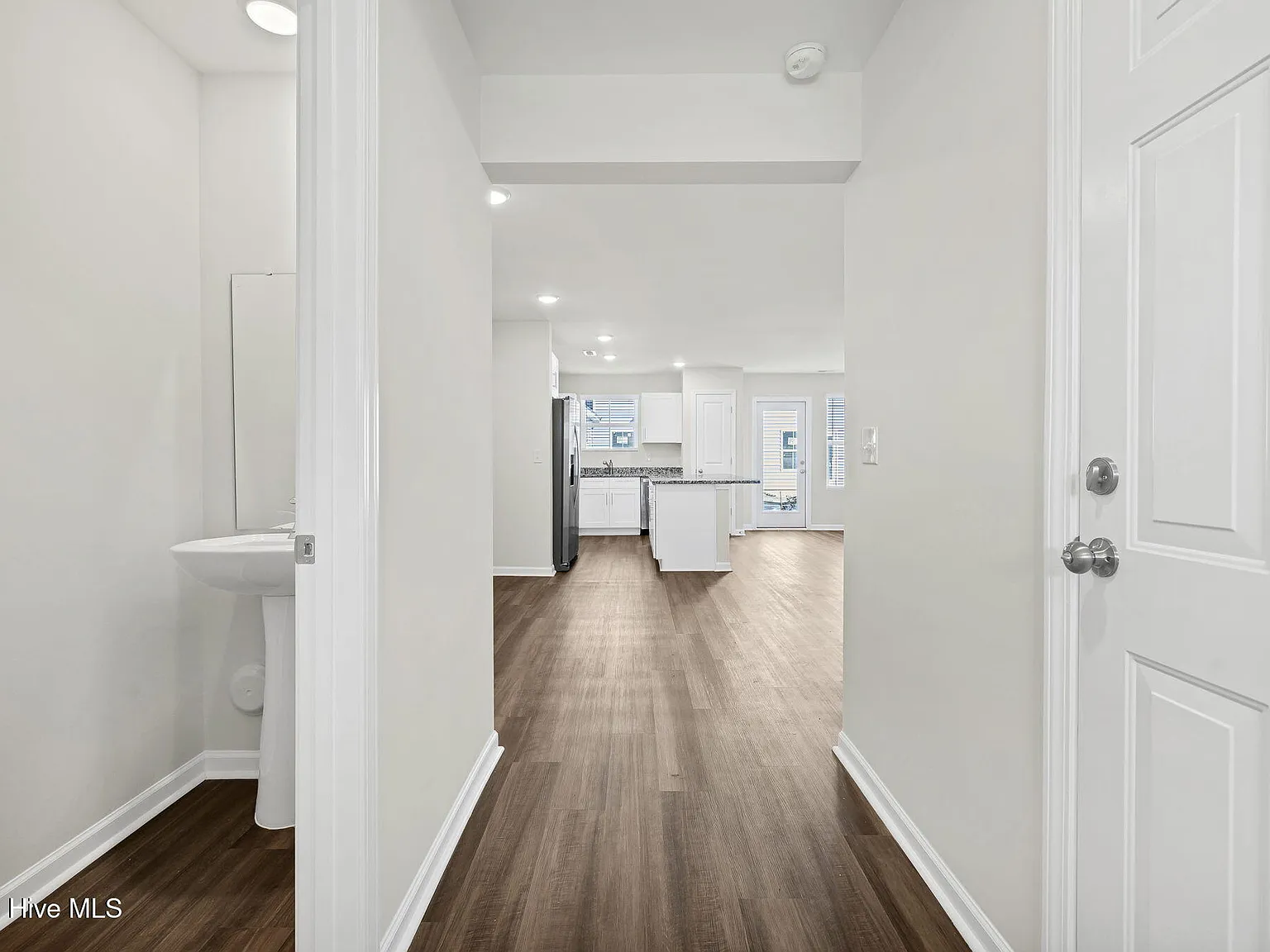 3 bed, 2.5 bath, 1431 sqft, $2,150 — Photo 3