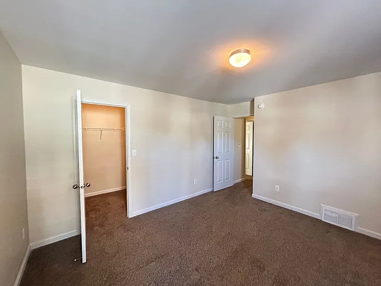 1372 Island Town Dr — Photo 6