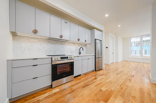 33 Franklin St Photo 1