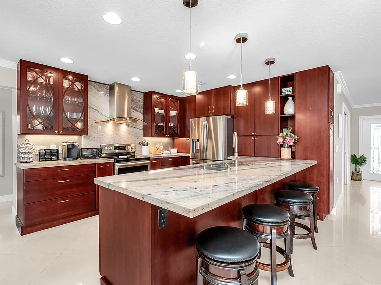 3250 Lakeview Blvd — Photo 8