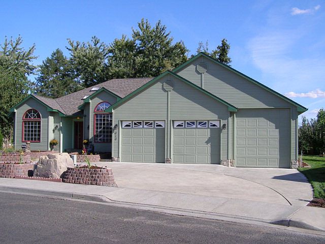 1st image of 914 SE Marine Dr