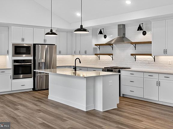 3rd image of 36456 Maple Ridge Ln