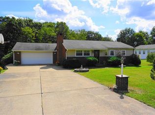 51 Moore Rd, Imperial, PA 15126