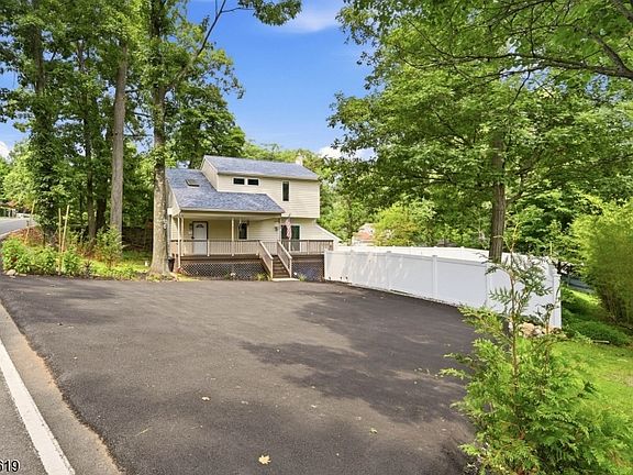 3rd image of 19 Northwestern Way