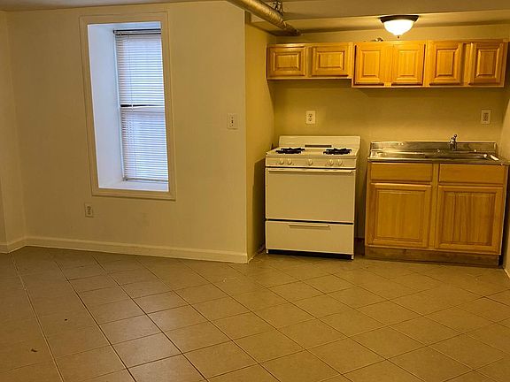 3rd image of 1461 Commonwealth Ave