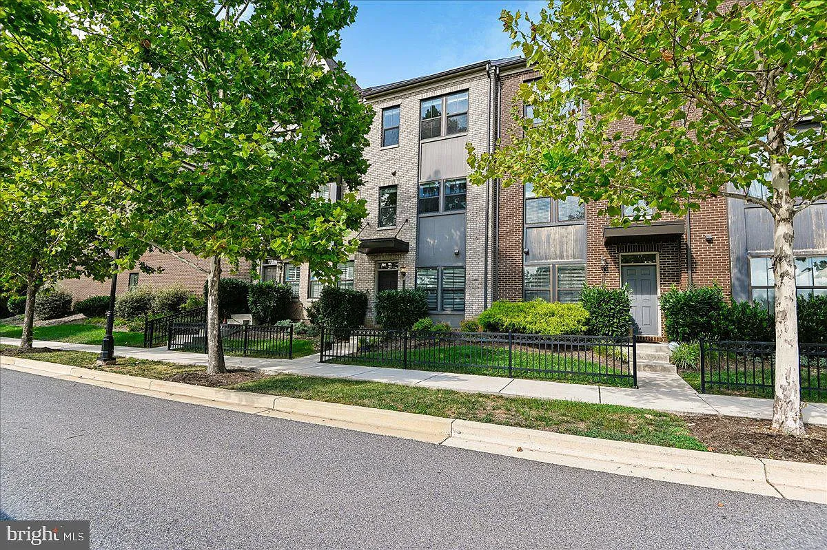 3 bed, 4.0 bath, 1824 sqft, $3,500 — Photo 1