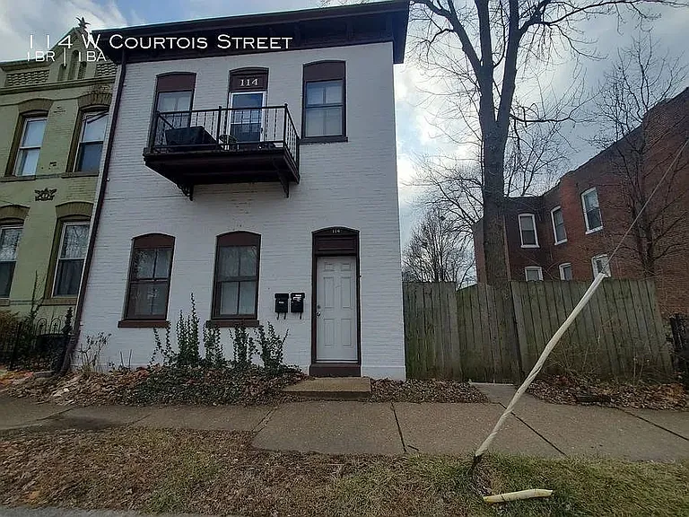 114 W Courtois St #1F — Photo 2