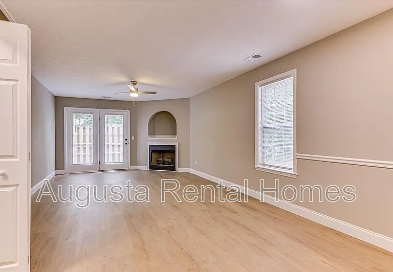 111 Kelly Dr SW — Photo 6