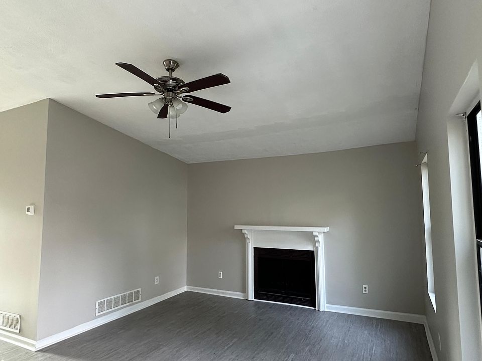 1st image of 2120 Pinetree Dr #2