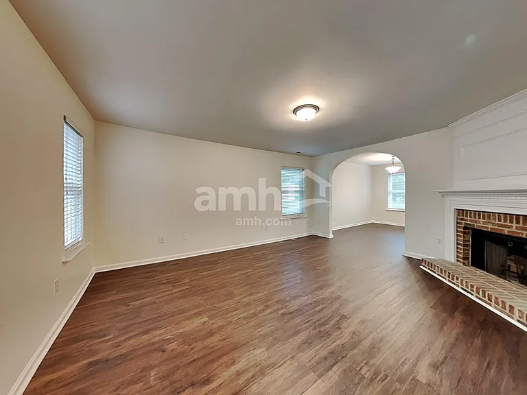 4401 Cobble Creek Ln — Photo 8