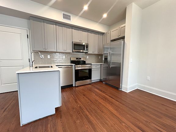 5th image of 244 E Park Ave #204