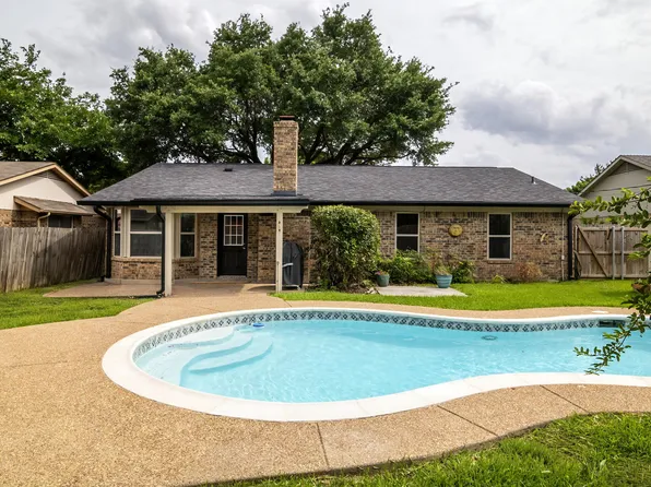8237 Saint Patrick St, North Richland Hills, TX 76180