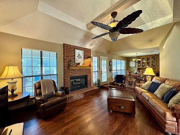 5th image of 1015 Deer Park Ct