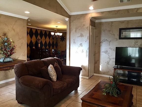 3rd image of 532 N Avenue C