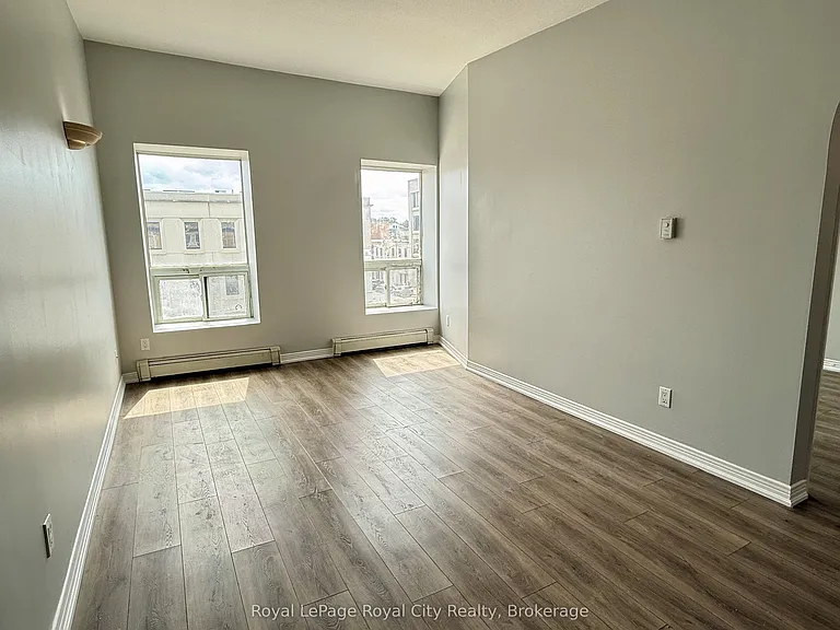 33 Wyndham St N #2 — Photo 5