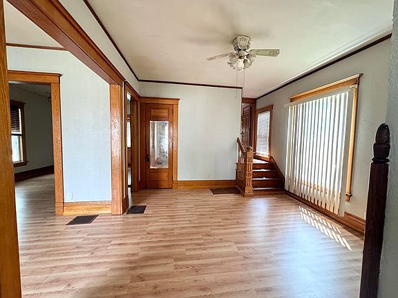 5th image of 303 Linn St