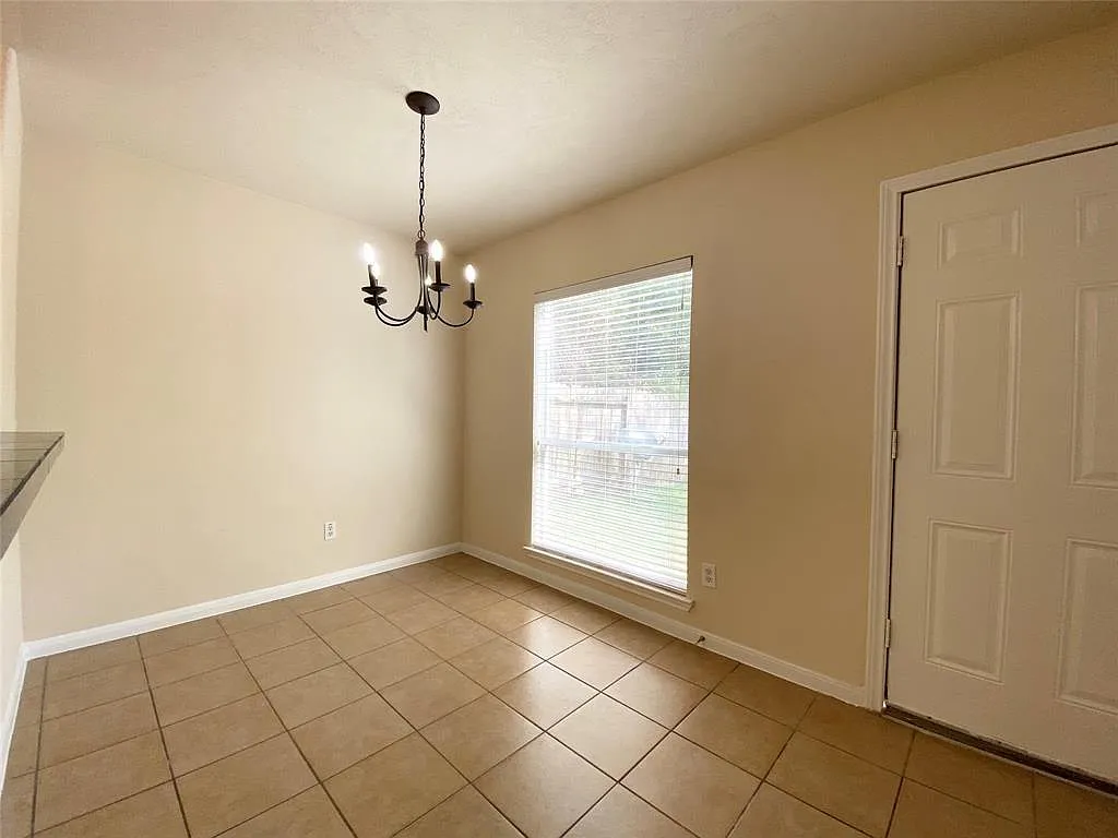 4 bed, 2.5 bath, 1426 sqft, $1,850 — Photo 4