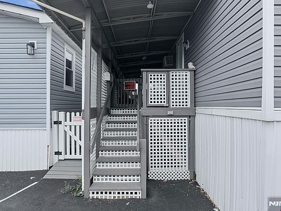 4th image of 15 Austin Street