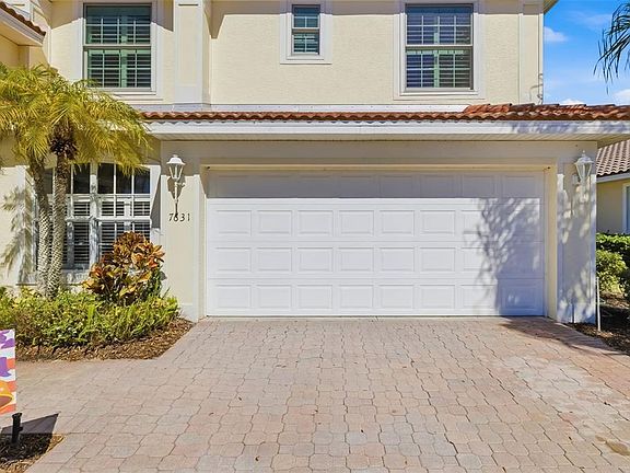 3rd image of 7631 Desert Inn Way