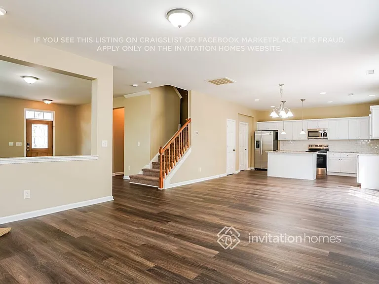 621 Ashburn Ln — Photo 5
