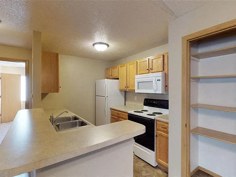 Oakmont Estates — Photo 28