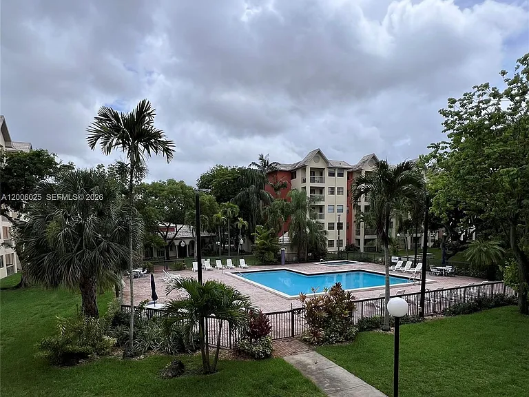 8290 Lake Dr #108 — Photo 47