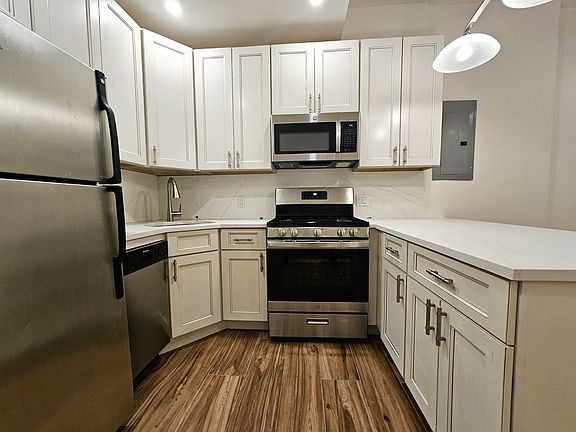 5th image of 358 Jefferson Ave #3