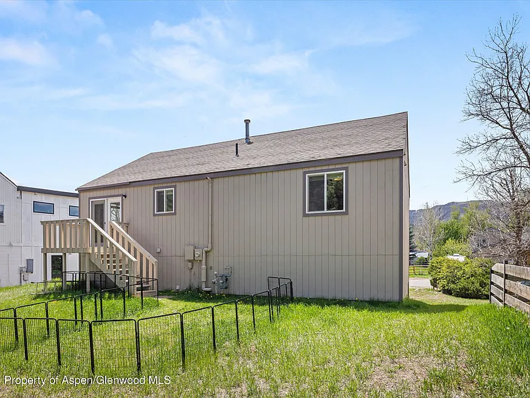 382 Summit Dr — Photo 21