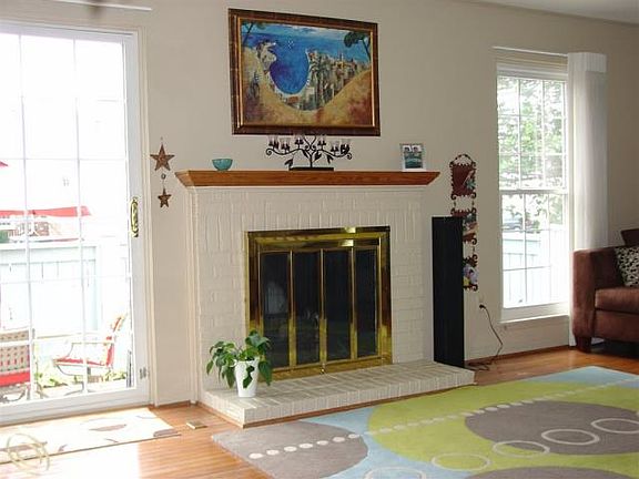 4th image of 42138 Gladwin St #392