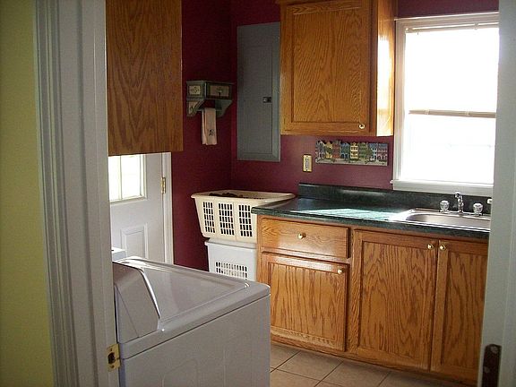 Large Laundry/Mudd Room