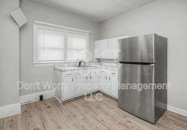 1405 Lexington Ave #A — Photo 2
