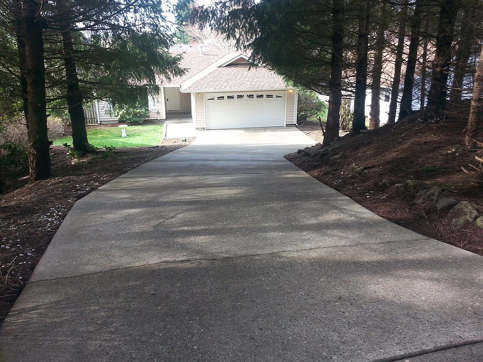1st image of 1725 Mapleridge Ct NE