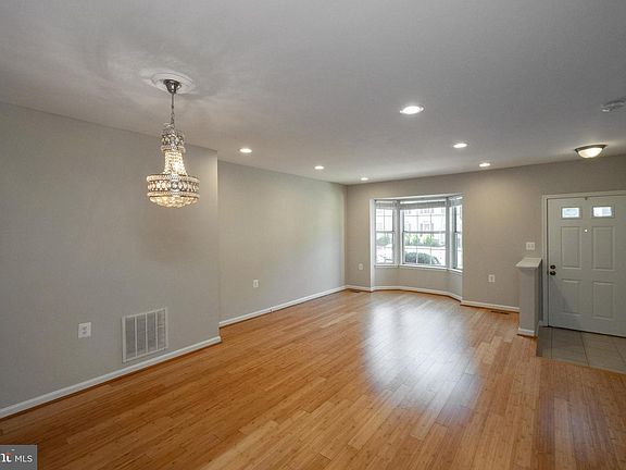 4th image of 5008 Lambsgate Ln