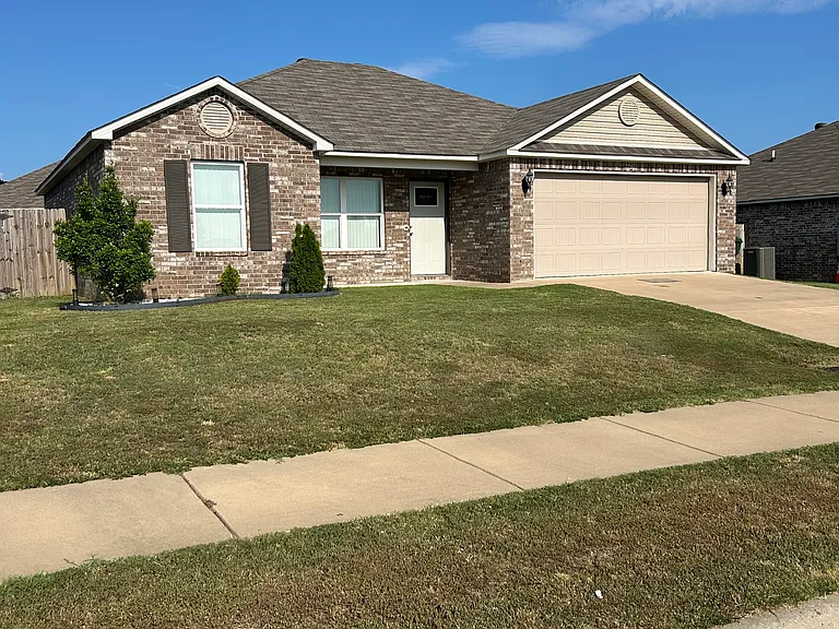 2250 Getty Dr — Photo 1