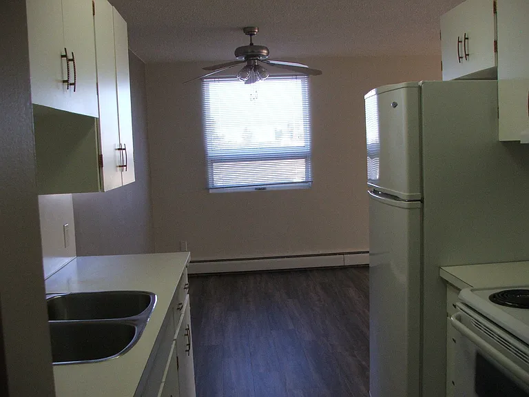 1941 Mayor Magrath Dr S — Photo 19