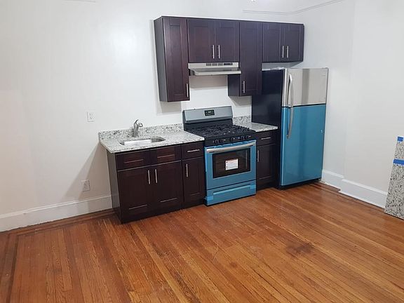 4th image of 152 Harrison Ave #2F