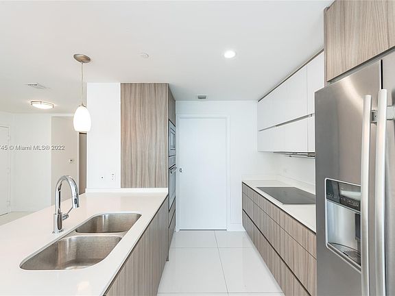 4th image of 600 NE 27th St APT 801