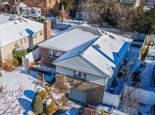 6125 211th St, Oakland Gardens, NY 11364