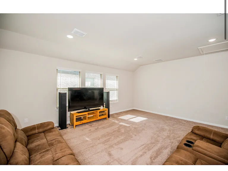 643 Hazeltine Rd — Photo 19