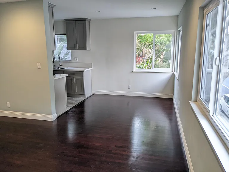 1028 E 3rd St #6 — Photo 20