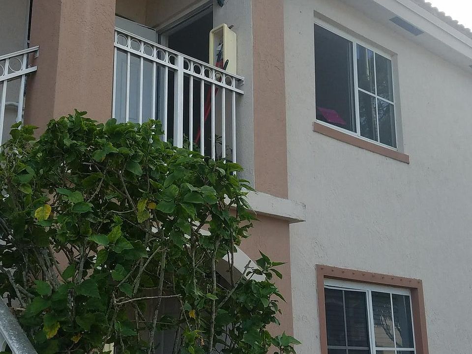 1st image of 1260 SE 27th St Unit 205