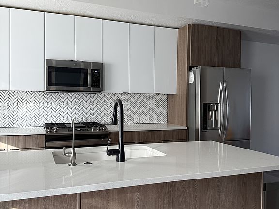 3rd image of 620 N Orchard Dr #10