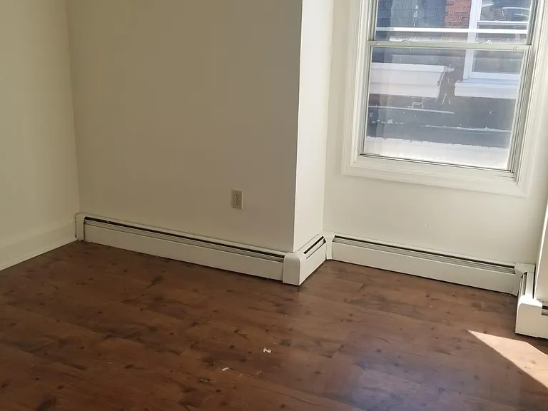 205 Noble St — Photo 6