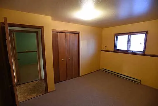 Downstairs bedroom.