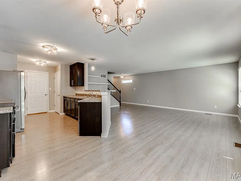 529 Parkgate Dr — Photo 8