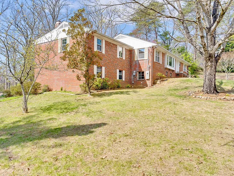 1109 James Blvd — Photo 2
