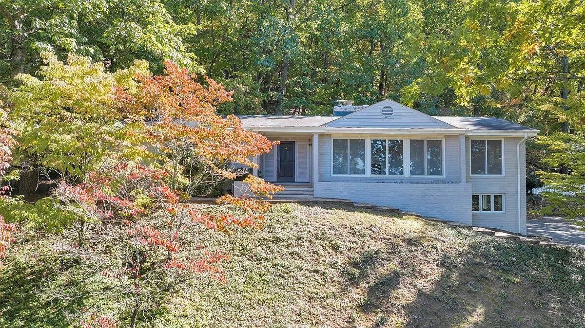 4 bed, 3.5 bath, 2866 sqft, $2,750 — Photo 2